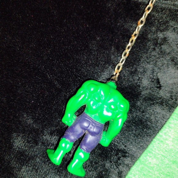 Incredible hulk shirt and keychain set - Picture 10 of 10